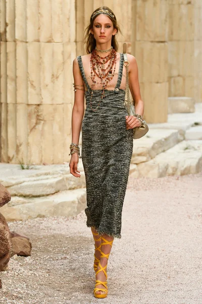 Look 24